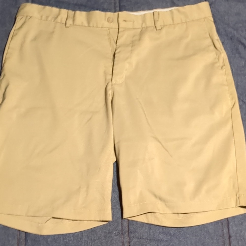 Nike Golf Men's Standard Fit Tan Shorts
